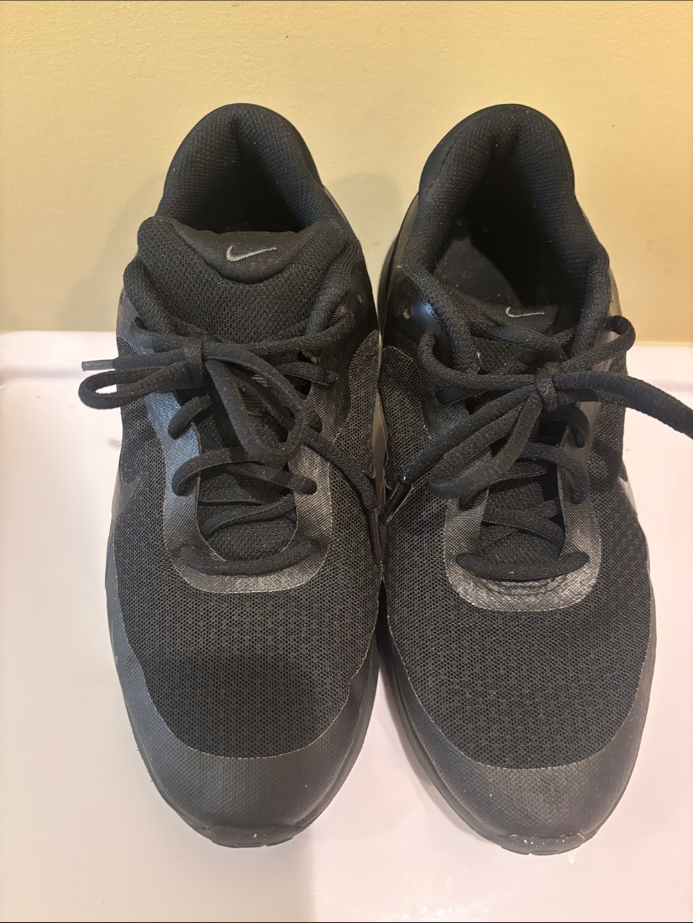 Nike Kids Black and Gray Sneakers